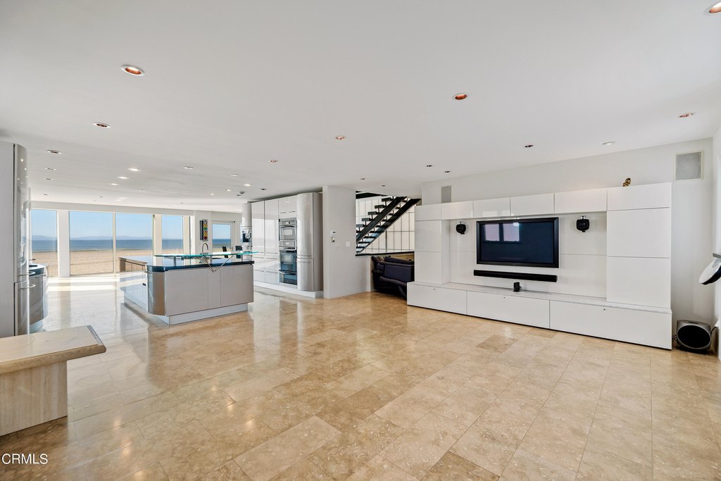 Oxnard, California, 93035, United States, 4 Bedrooms Bedrooms, ,4.5 BathroomsBathrooms,Residential,Forsale,1985940