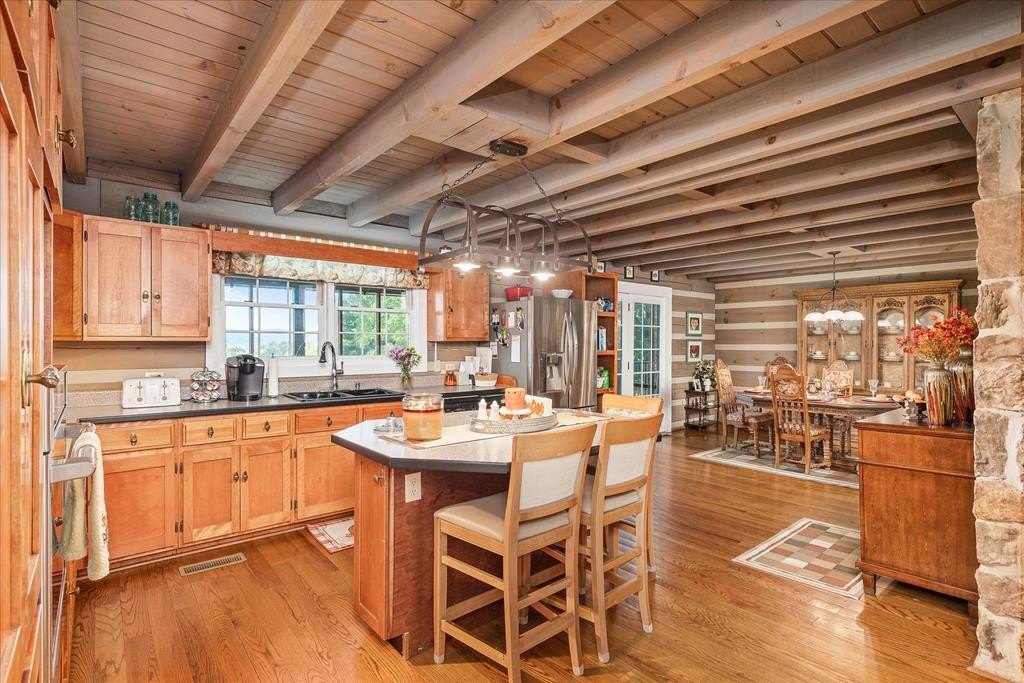 Livingston, Tennessee, 38570, United States, 5 Bedrooms Bedrooms, ,3 BathroomsBathrooms,Residential,Forsale,1968520