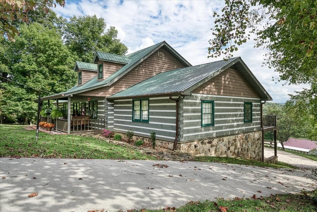 Livingston, Tennessee, 38570, United States, 5 Bedrooms Bedrooms, ,3 BathroomsBathrooms,Residential,Forsale,1968520