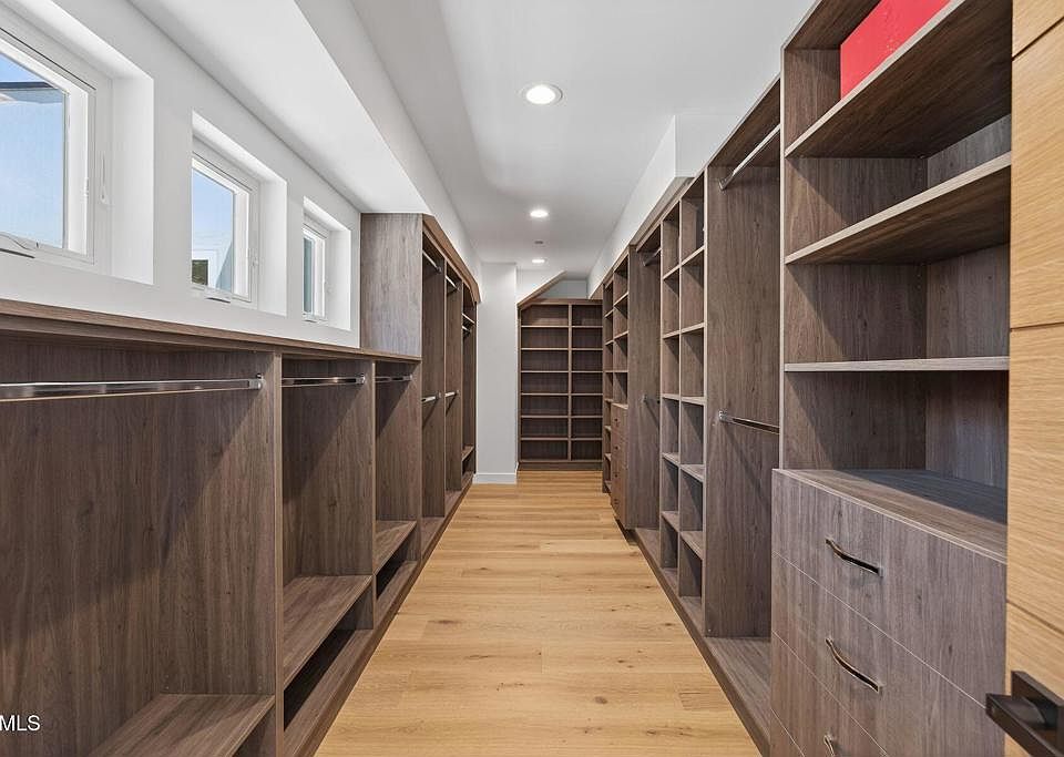 Ventura, California, 93001, United States, 4 Bedrooms Bedrooms, ,1.5 BathroomsBathrooms,Residential,Forsale,1963632