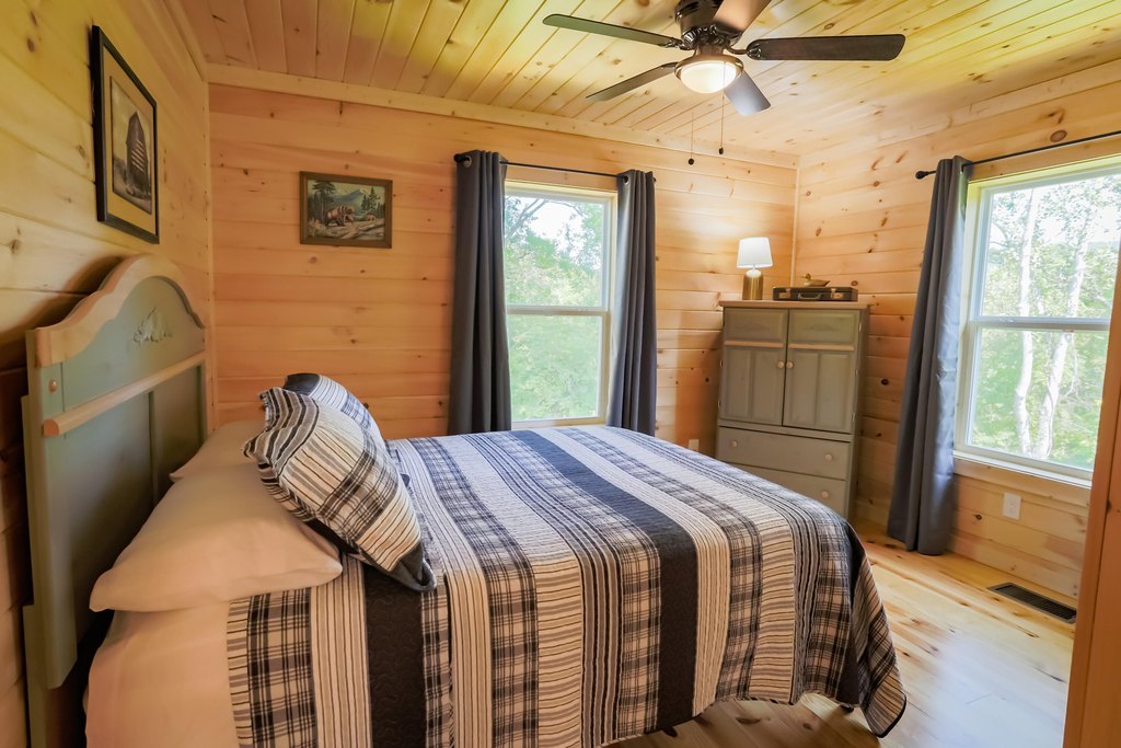 Sevierville, Tennessee, 37862, United States, 3 Bedrooms Bedrooms, ,2 BathroomsBathrooms,Residential,Forsale,1973585