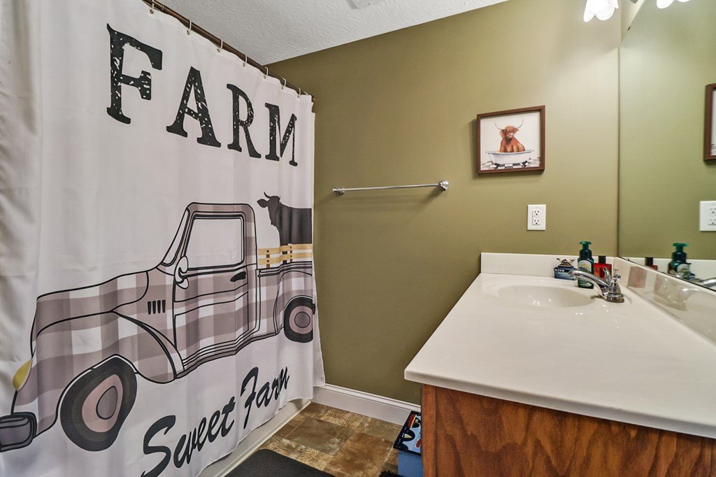 Jamestown, Tennessee, 38556, United States, 3 Bedrooms Bedrooms, ,2 BathroomsBathrooms,Residential,Forsale,1968518