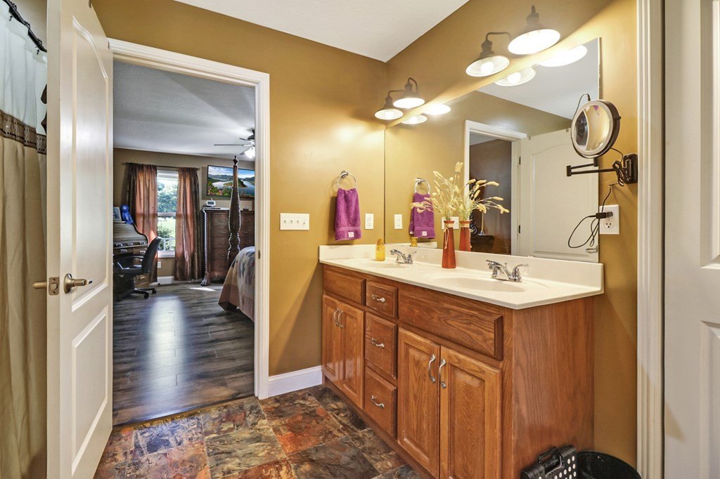 Jamestown, Tennessee, 38556, United States, 3 Bedrooms Bedrooms, ,2 BathroomsBathrooms,Residential,Forsale,1968518