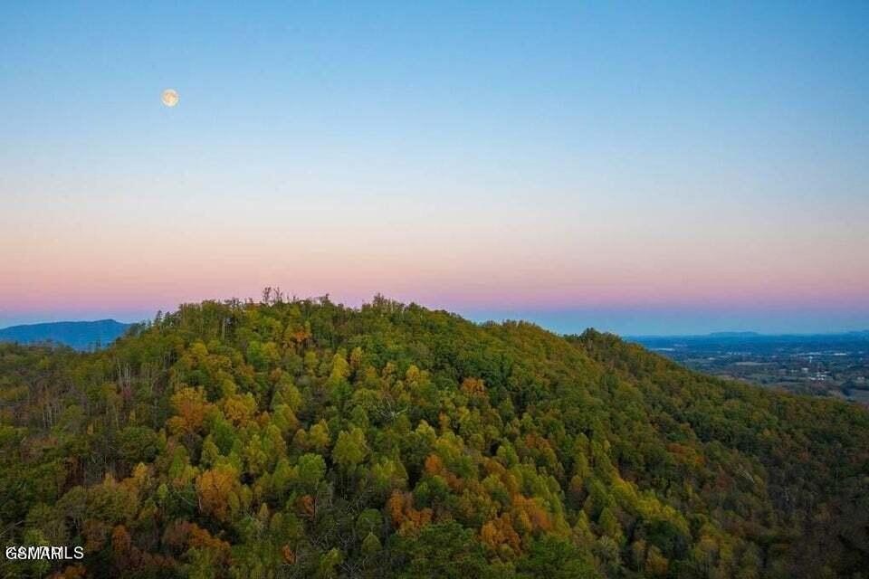 Sevierville, Tennessee, 37876, United States, 5 Bedrooms Bedrooms, ,3.5 BathroomsBathrooms,Residential,Forsale,1973601