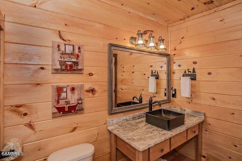 Sevierville, Tennessee, 37876, United States, 5 Bedrooms Bedrooms, ,3.5 BathroomsBathrooms,Residential,Forsale,1973601