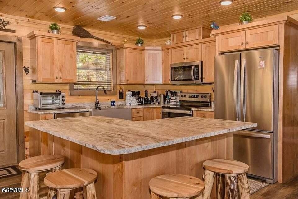 Sevierville, Tennessee, 37876, United States, 5 Bedrooms Bedrooms, ,3.5 BathroomsBathrooms,Residential,Forsale,1973601