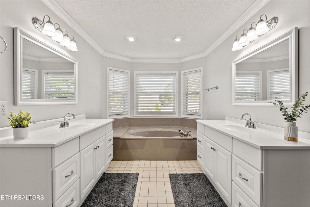 Maryville, Tennessee, 37803, United States, 3 Bedrooms Bedrooms, ,2 BathroomsBathrooms,Residential,Forsale,1952843