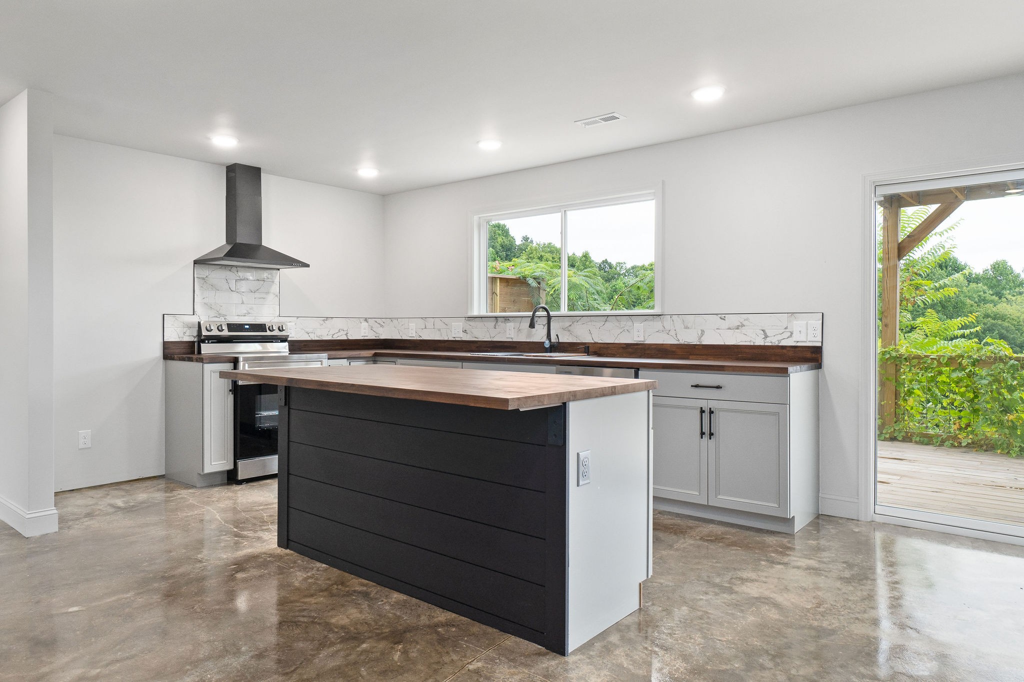 Dowelltown, Tennessee, 37059, United States, 4 Bedrooms Bedrooms, ,3 BathroomsBathrooms,Residential,Forsale,1999477