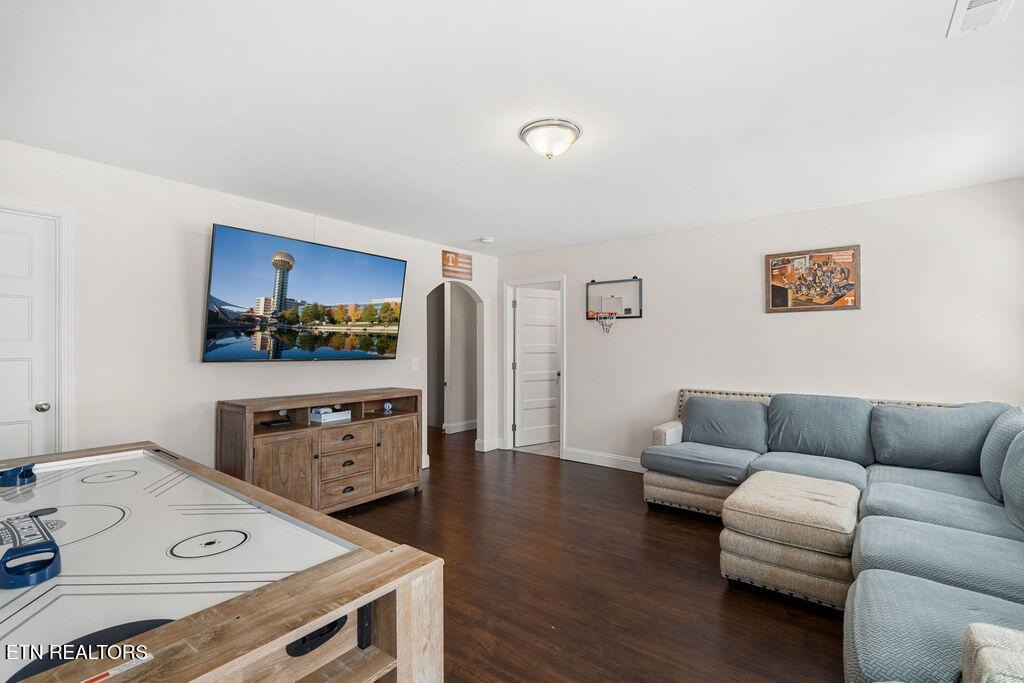 Lenoir City, Tennessee, 37771, United States, 4 Bedrooms Bedrooms, ,3.5 BathroomsBathrooms,Residential,Forsale,1973586