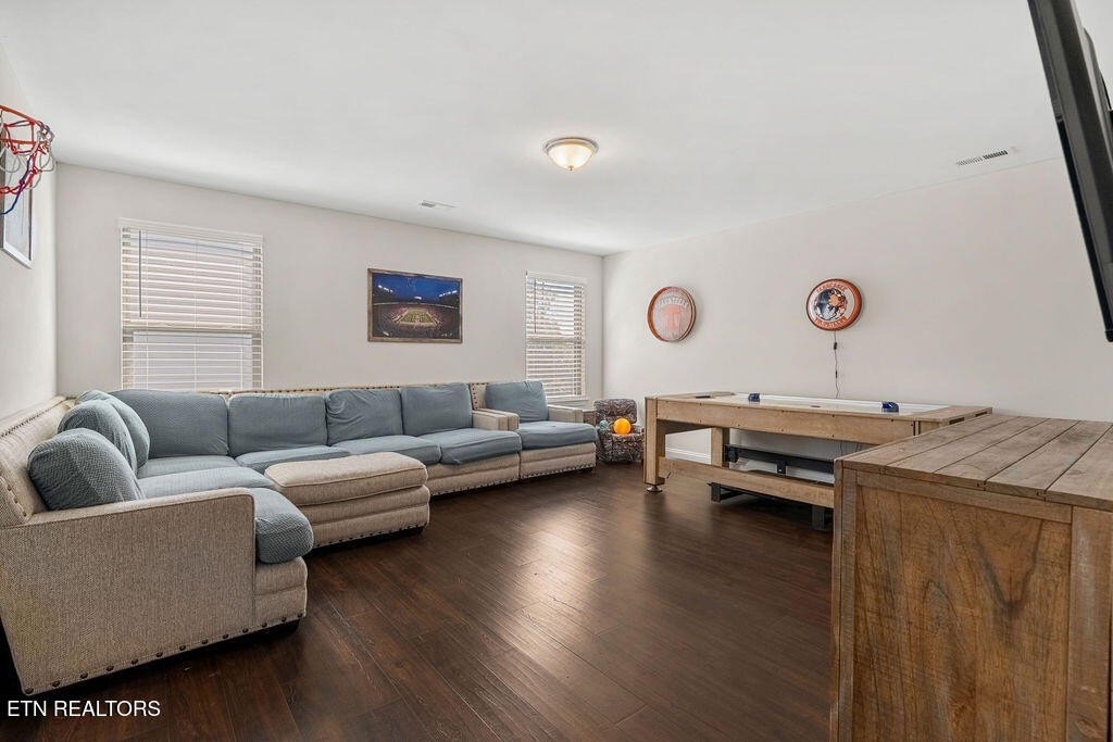 Lenoir City, Tennessee, 37771, United States, 4 Bedrooms Bedrooms, ,3.5 BathroomsBathrooms,Residential,Forsale,1973586