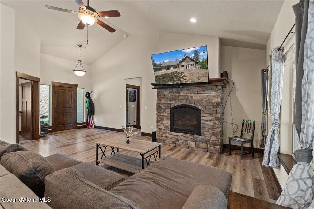 Rathdrum, Idaho, 83858, United States, 3 Bedrooms Bedrooms, ,2 BathroomsBathrooms,Residential,Forsale,1946343