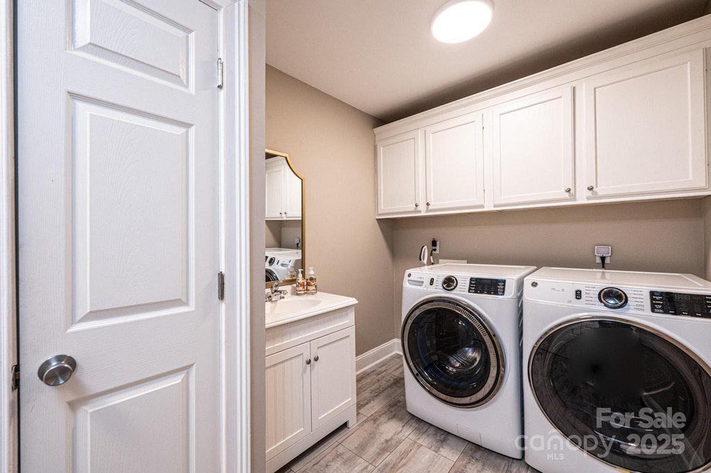 Hickory, North Carolina, 28601, United States, 3 Bedrooms Bedrooms, ,2 BathroomsBathrooms,Residential,Forsale,2014455