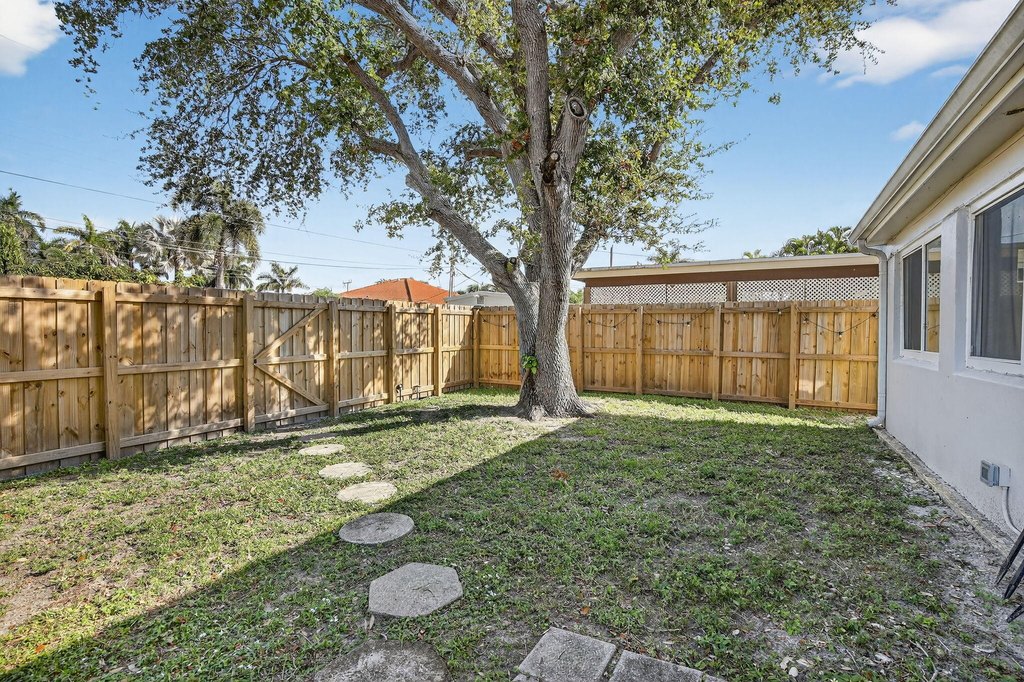 Hollywood, Florida, 33019, United States, 3 Bedrooms Bedrooms, ,2 BathroomsBathrooms,Residential,Forsale,2009886