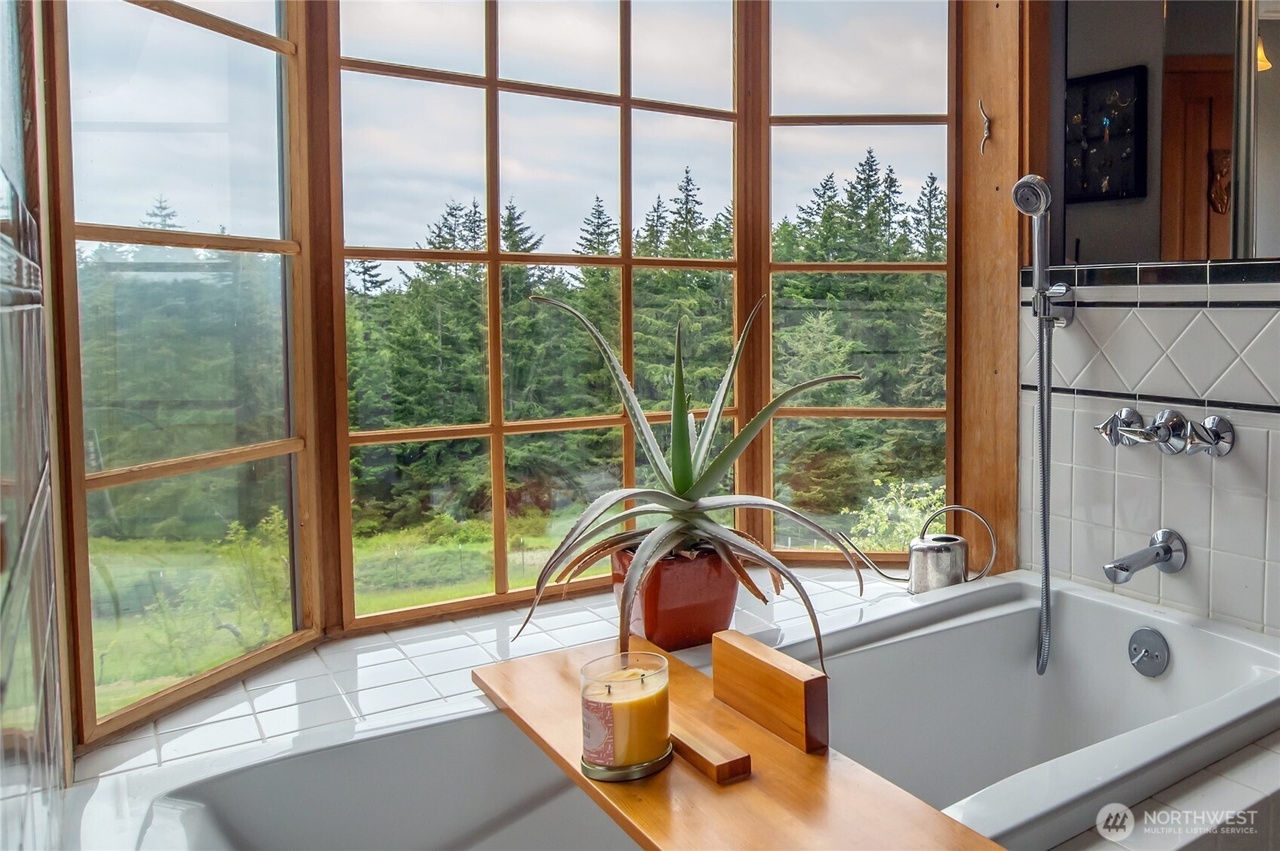 Lopez Island, Washington, 98261, United States, 2 Bedrooms Bedrooms, ,3 BathroomsBathrooms,Residential,Forsale,1965875