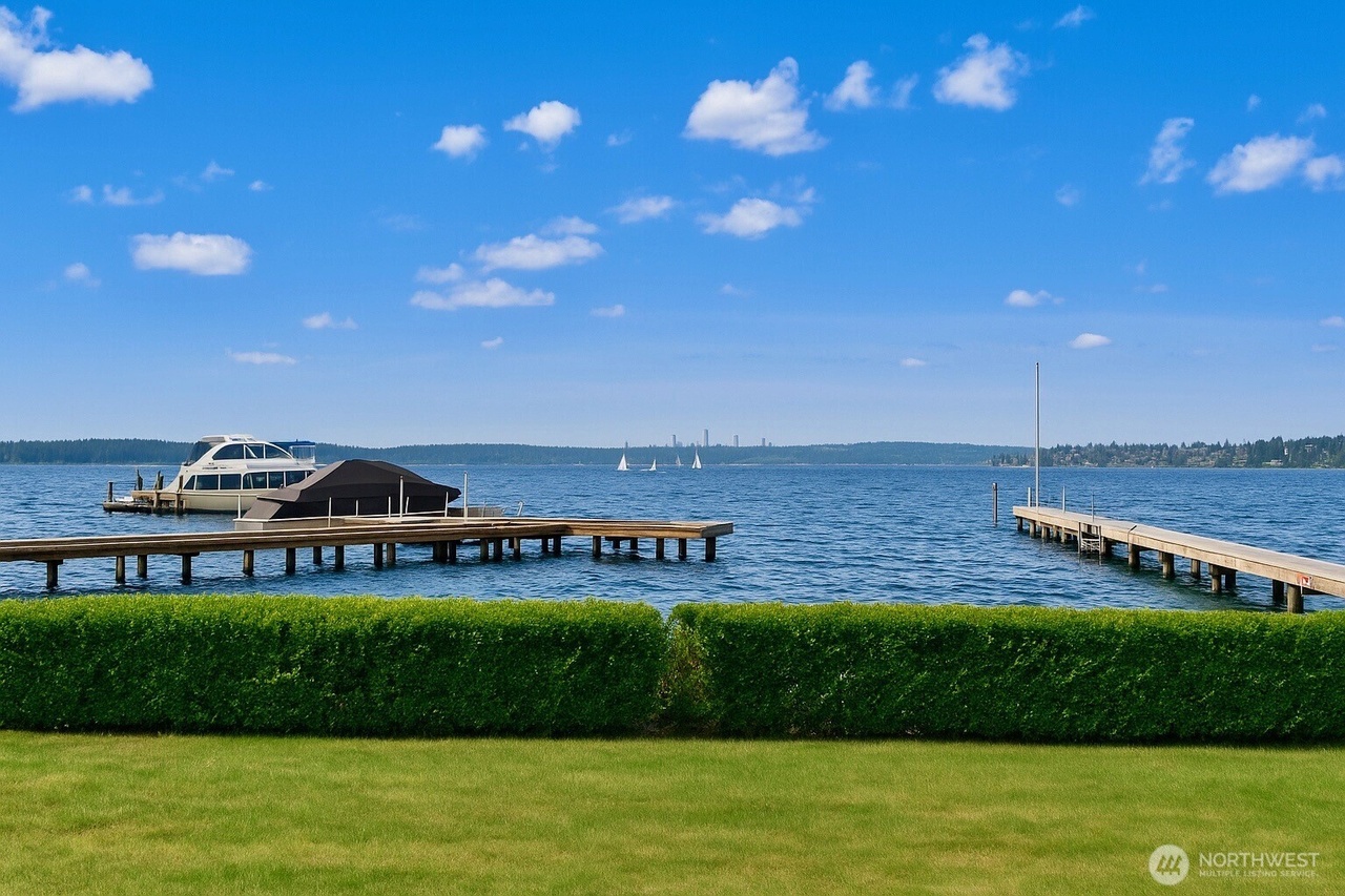 Kirkland, Washington, 98033, United States, 3 Bedrooms Bedrooms, ,3 BathroomsBathrooms,Residential,Forsale,1965877