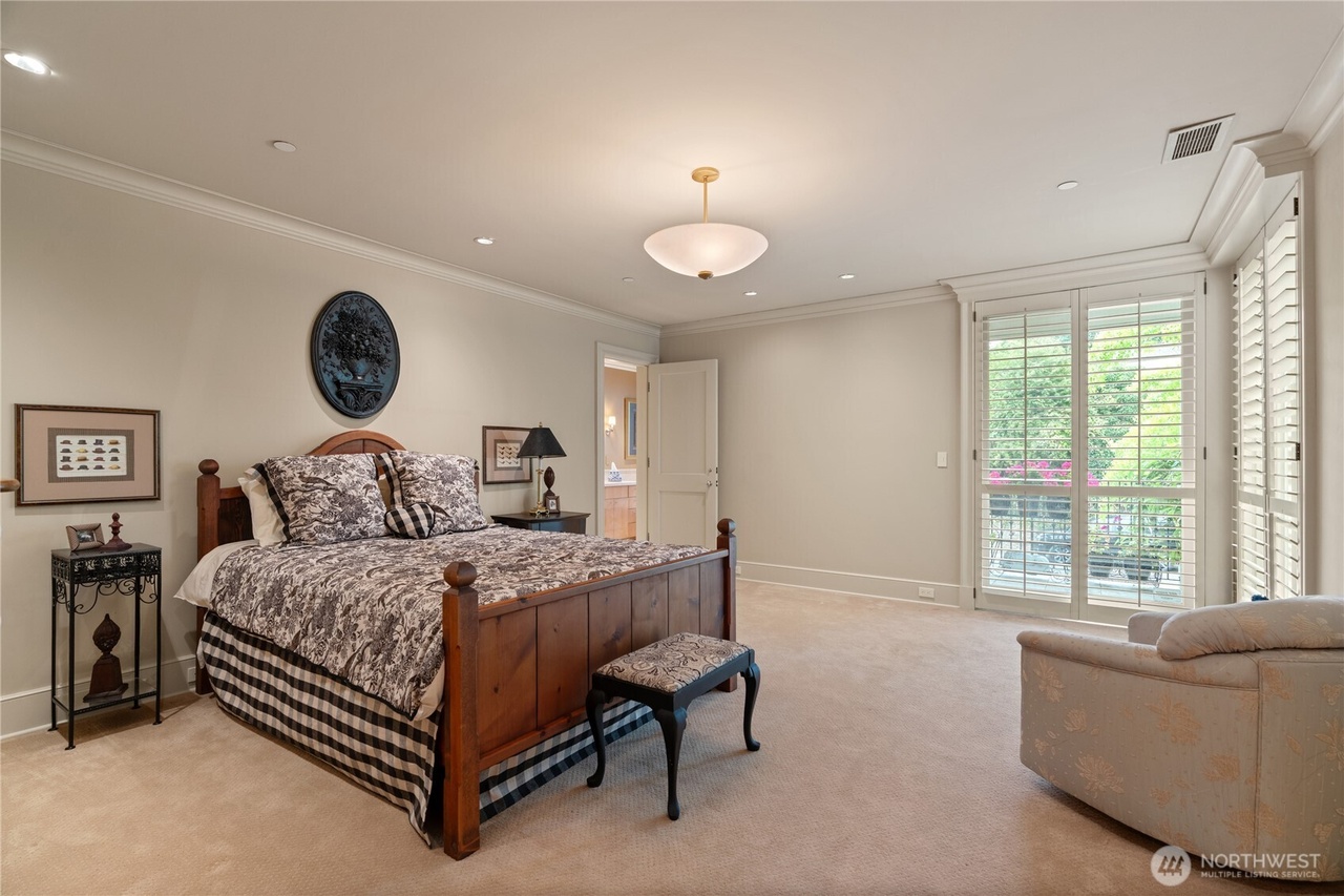 Kirkland, Washington, 98033, United States, 3 Bedrooms Bedrooms, ,3 BathroomsBathrooms,Residential,Forsale,1965877