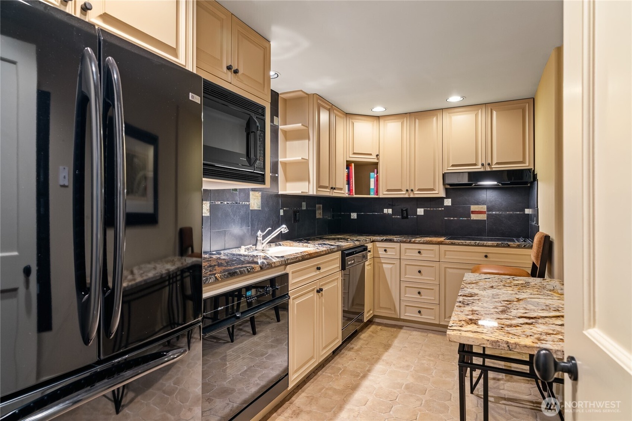 Kirkland, Washington, 98033, United States, 3 Bedrooms Bedrooms, ,3 BathroomsBathrooms,Residential,Forsale,1965877