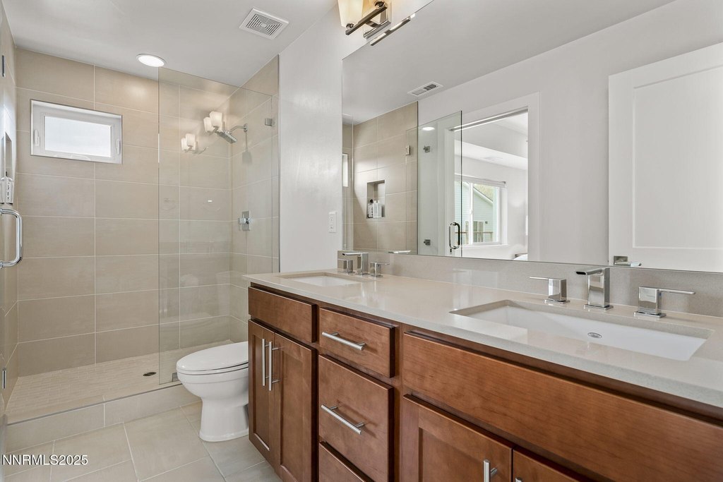 Reno, Nevada, 89501, United States, 2 Bedrooms Bedrooms, ,2 BathroomsBathrooms,Residential,Forsale,2012836