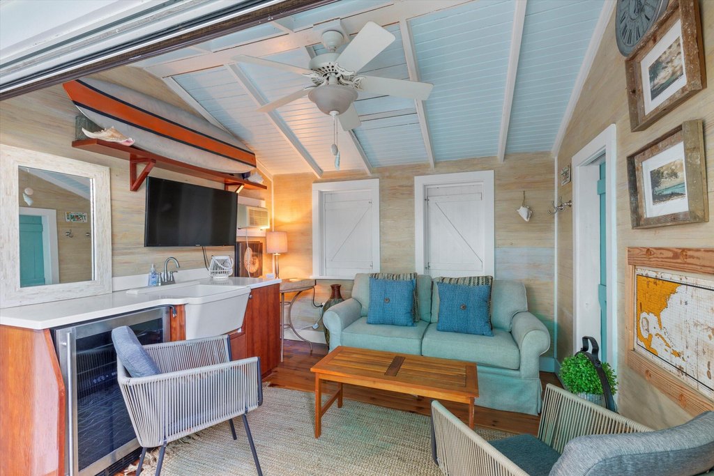 Key West, Florida, 33040, United States, 3 Bedrooms Bedrooms, ,1.5 BathroomsBathrooms,Residential,Forsale,1972001