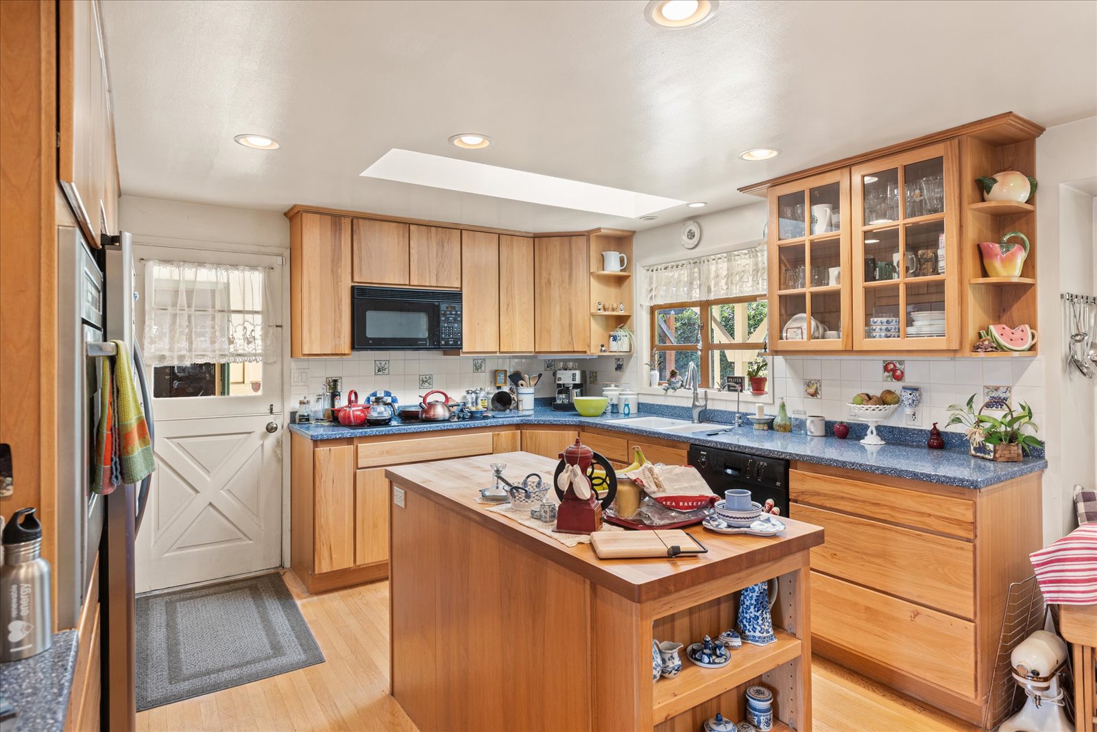 Bellevue, Washington, 98005, United States, 5 Bedrooms Bedrooms, ,1.5 BathroomsBathrooms,Residential,Forsale,1965895