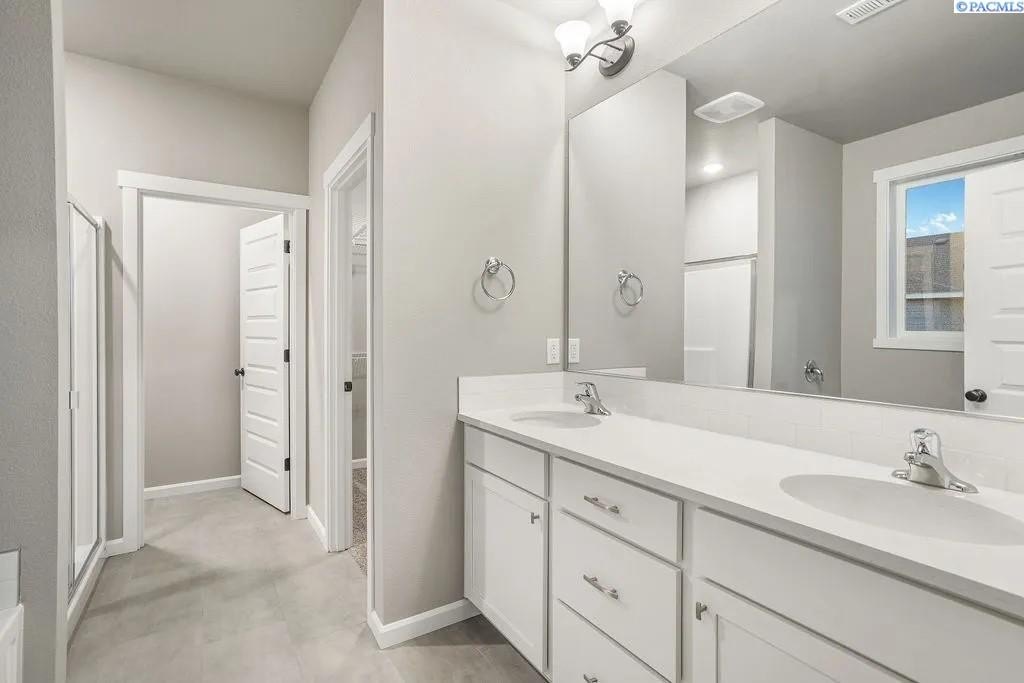 West Richland, Washington, 99353, United States, 4 Bedrooms Bedrooms, ,2 BathroomsBathrooms,Residential,Forsale,1990697