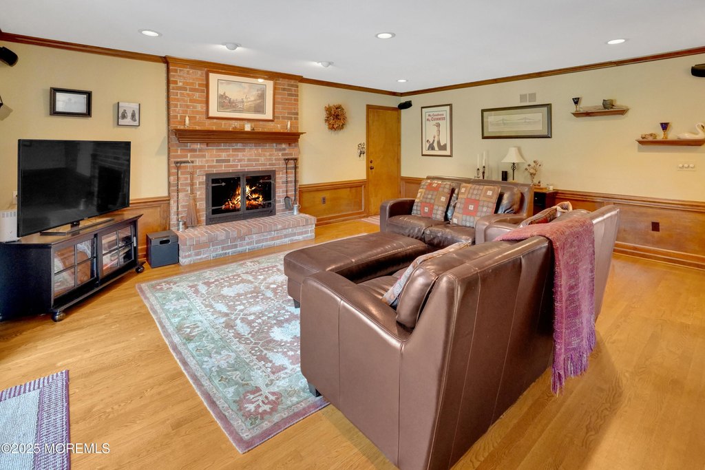 Red Bank, New Jersey, 07701, United States, 5 Bedrooms Bedrooms, ,3 BathroomsBathrooms,Residential,Forsale,1984553