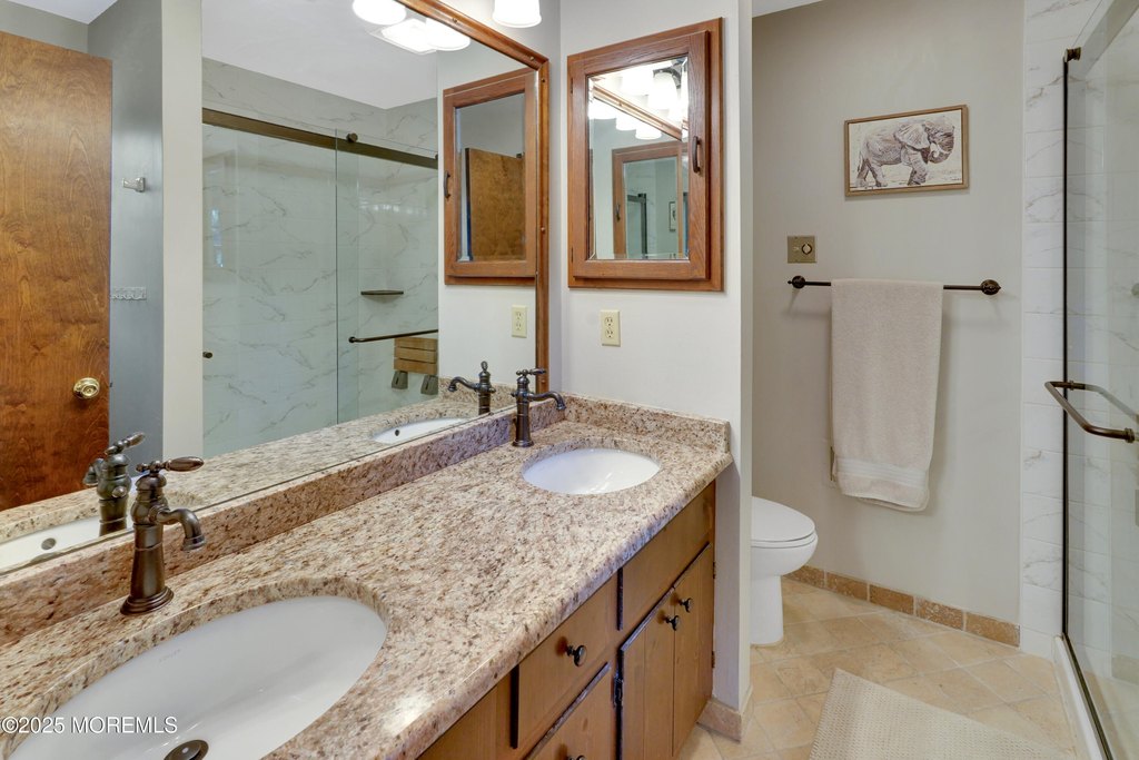 Red Bank, New Jersey, 07701, United States, 5 Bedrooms Bedrooms, ,3 BathroomsBathrooms,Residential,Forsale,1984553