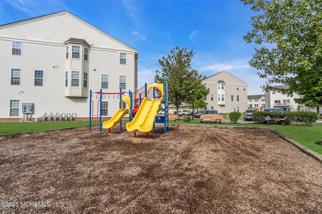 Tinton Falls, New Jersey, 07753, United States, 2 Bedrooms Bedrooms, ,2.5 BathroomsBathrooms,Residential,Forsale,1994029