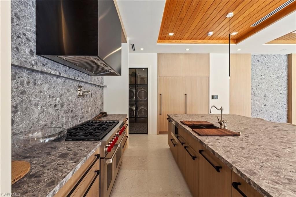 NAPLES, Florida, 34102, United States, 5 Bedrooms Bedrooms, ,5.5 BathroomsBathrooms,Residential,Forsale,2011524