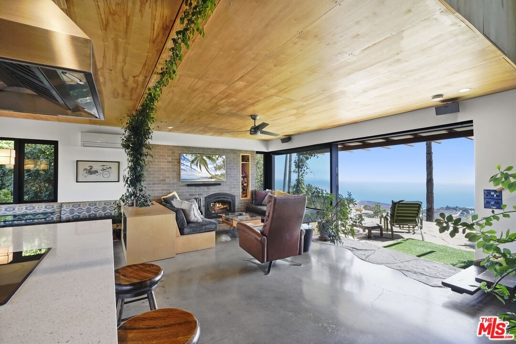 Malibu, California, 90265, United States, 3 Bedrooms Bedrooms, ,2.5 BathroomsBathrooms,Residential,Forsale,2009617