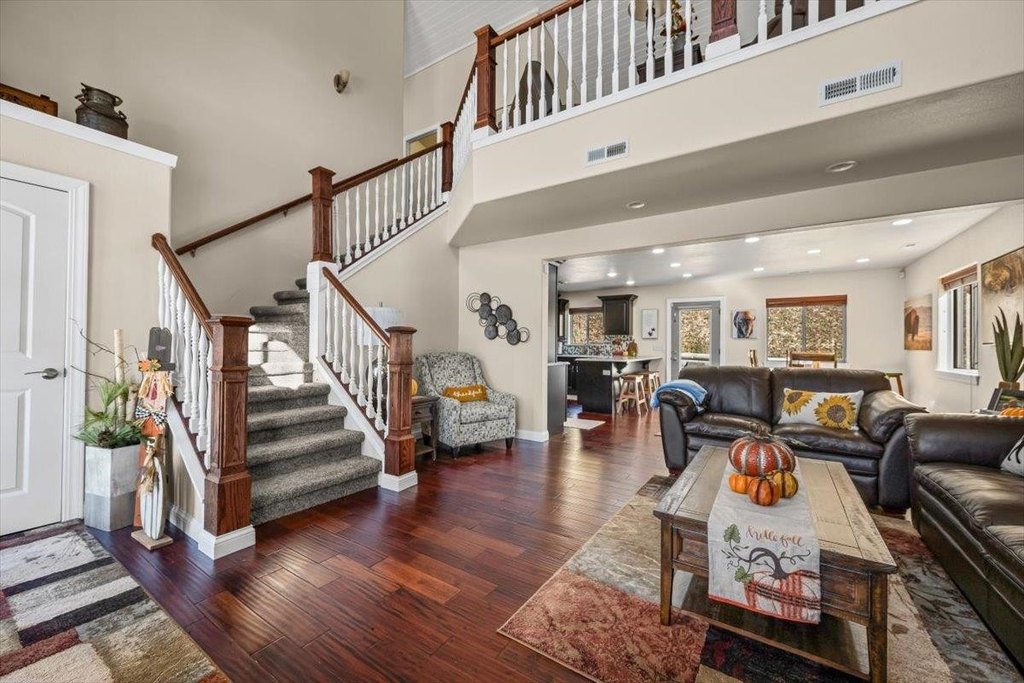 Deadwood, South Dakota, 57732, United States, 4 Bedrooms Bedrooms, ,2.5 BathroomsBathrooms,Residential,Forsale,1990698