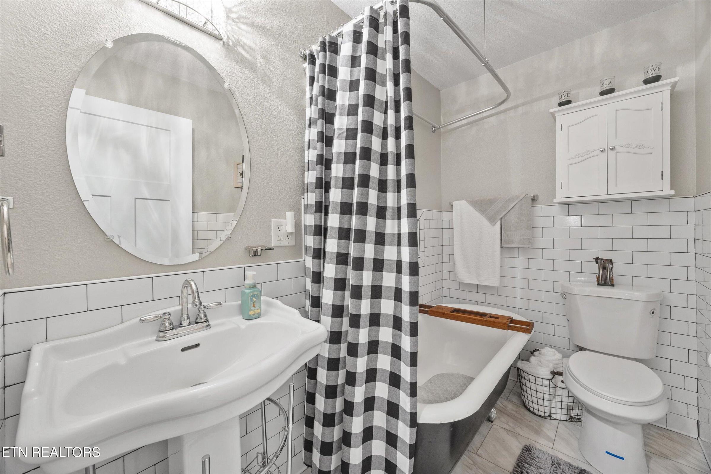 Sevierville, Tennessee, 37876, United States, 3 Bedrooms Bedrooms, ,4 BathroomsBathrooms,Residential,Forsale,1973590