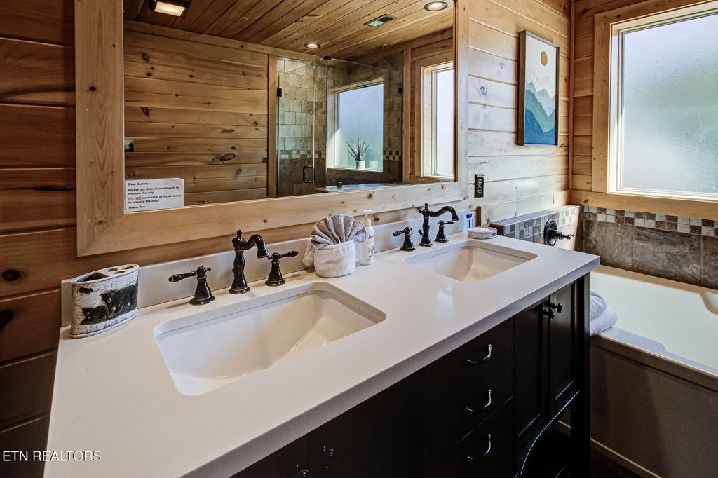 Sevierville, Tennessee, 37862, United States, 5 Bedrooms Bedrooms, ,4 BathroomsBathrooms,Residential,Forsale,1973603