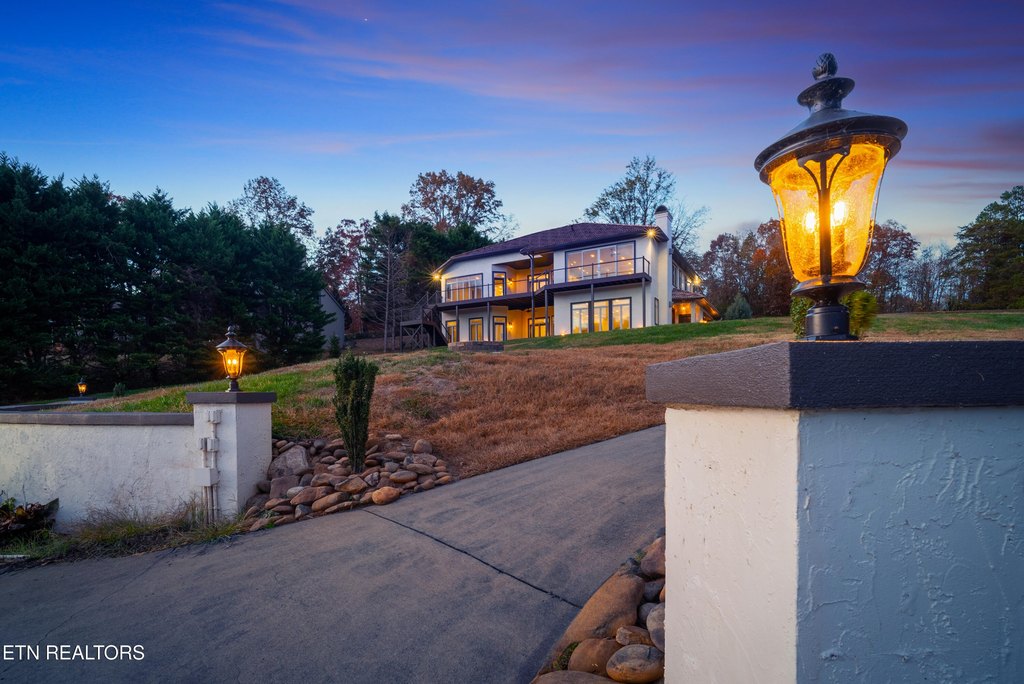 Friendsville, Tennessee, 37737, United States, 3 Bedrooms Bedrooms, ,5.5 BathroomsBathrooms,Residential,Forsale,1893721