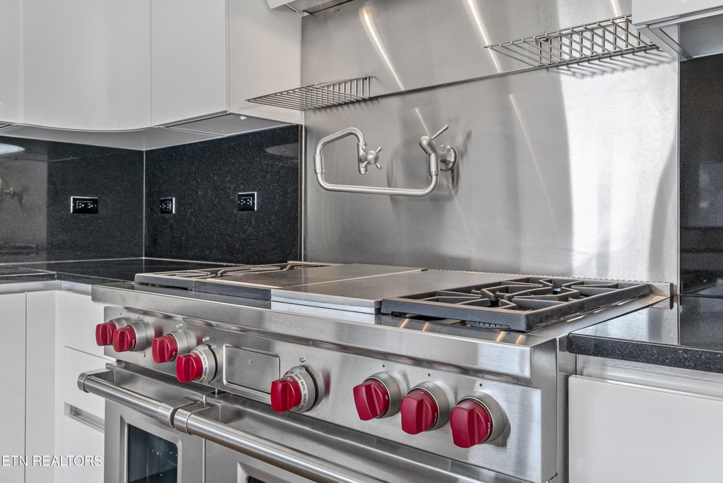 Friendsville, Tennessee, 37737, United States, 3 Bedrooms Bedrooms, ,5.5 BathroomsBathrooms,Residential,Forsale,1893721