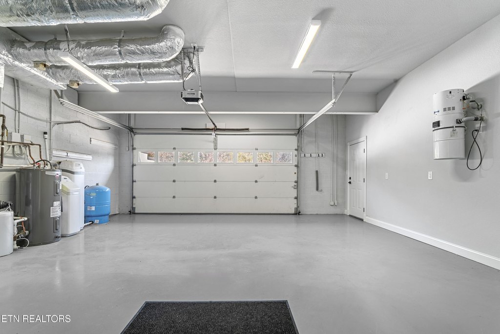 Friendsville, Tennessee, 37737, United States, 3 Bedrooms Bedrooms, ,5.5 BathroomsBathrooms,Residential,Forsale,1893721