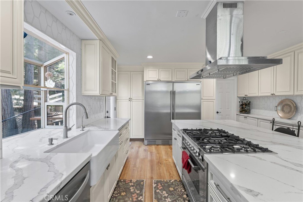 Lake Arrowhead, California, 92352, United States, 4 Bedrooms Bedrooms, ,3 BathroomsBathrooms,Residential,Forsale,1971037