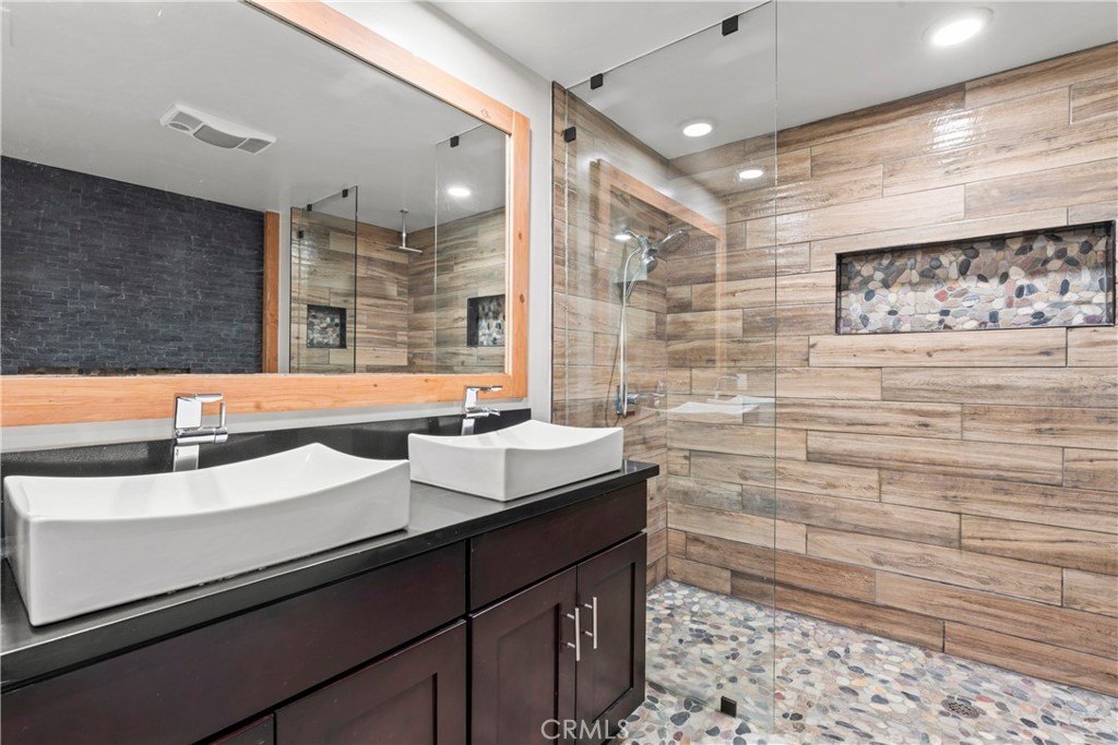 Lake Arrowhead, California, 92352, United States, 4 Bedrooms Bedrooms, ,3 BathroomsBathrooms,Residential,Forsale,1971037