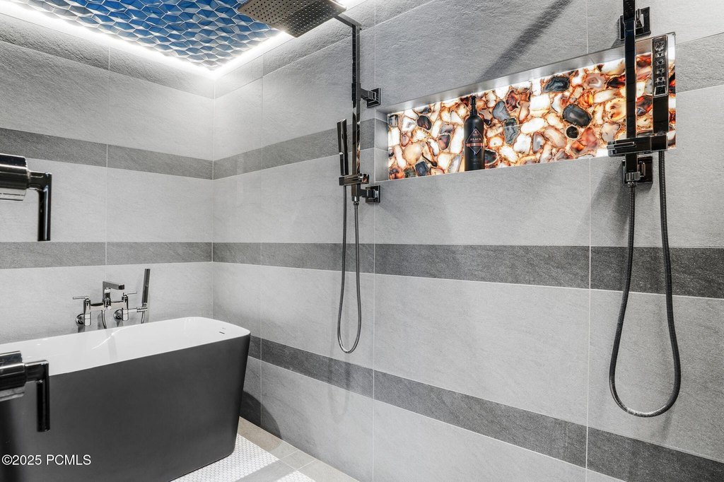 Park City, Utah, 84060, United States, 5 Bedrooms Bedrooms, ,4.5 BathroomsBathrooms,Residential,Forsale,2004724