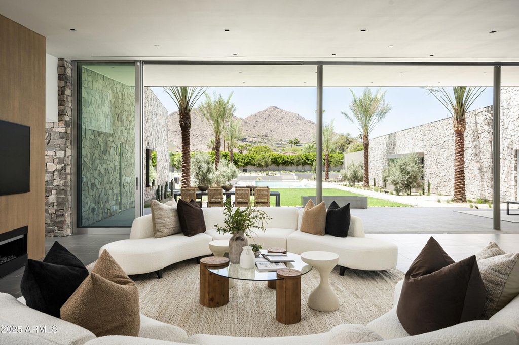 Paradise Valley, Arizona, 85253, United States, 5 Bedrooms Bedrooms, ,6 BathroomsBathrooms,Residential,Forsale,2000265