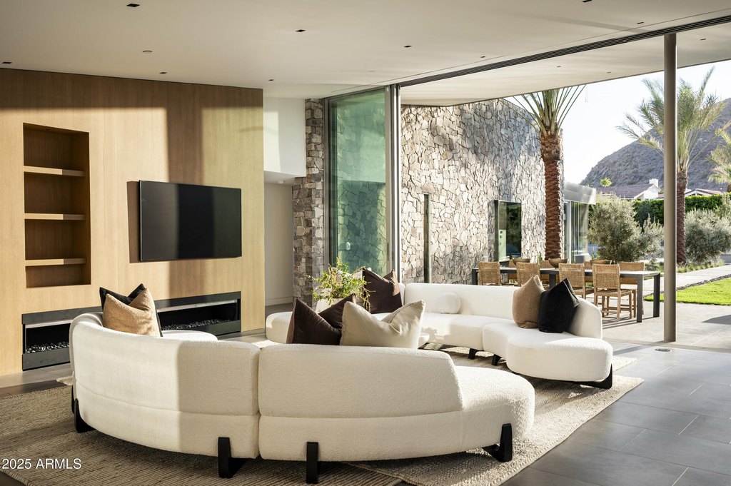 Paradise Valley, Arizona, 85253, United States, 5 Bedrooms Bedrooms, ,6 BathroomsBathrooms,Residential,Forsale,2000265