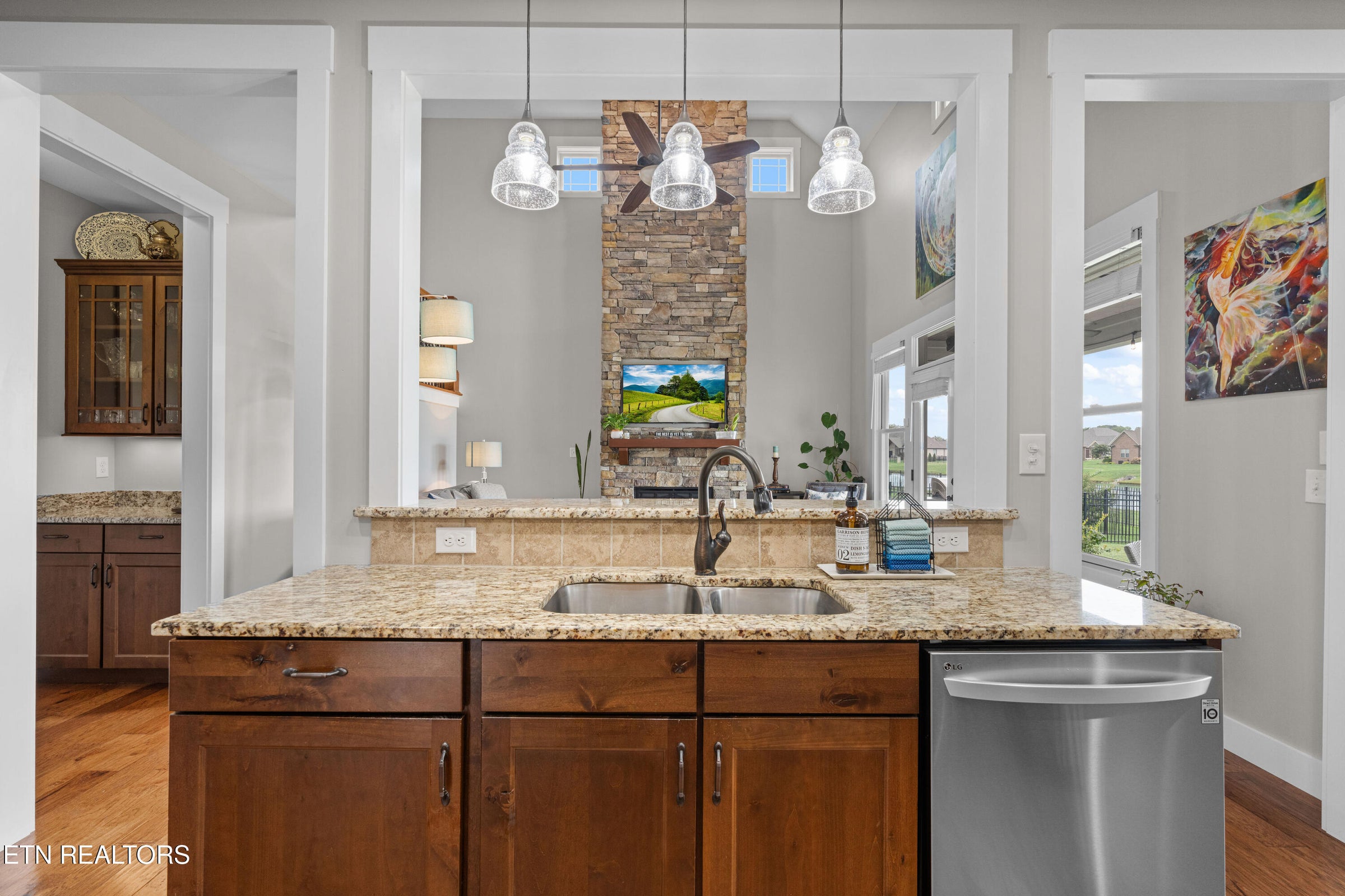 Maryville, Tennessee, 37804, United States, 4 Bedrooms Bedrooms, ,2 BathroomsBathrooms,Residential,Forsale,1973599