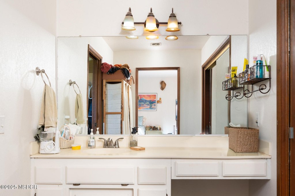 Santa Ynez, California, 93460, United States, 3 Bedrooms Bedrooms, ,2 BathroomsBathrooms,Residential,Forsale,1985951