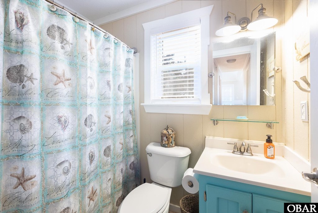 Corolla, North Carolina, 27927, United States, 5 Bedrooms Bedrooms, ,3 BathroomsBathrooms,Residential,Forsale,1993766