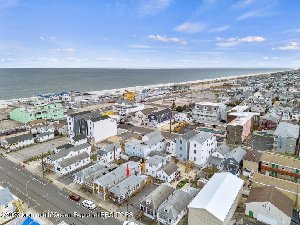 Seaside Heights, New Jersey, 08751, United States, 6 Bedrooms Bedrooms, ,3 BathroomsBathrooms,Residential,Forsale,2004842