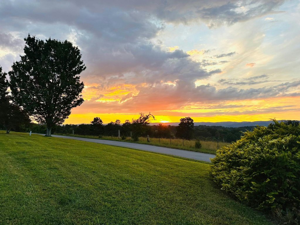 Sneedville, Tennessee, 37869, United States, 4 Bedrooms Bedrooms, ,3 BathroomsBathrooms,Residential,Forsale,1988736