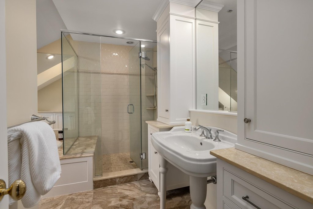 Portsmouth, New Hampshire, 03801, United States, 8 Bedrooms Bedrooms, ,8.5 BathroomsBathrooms,Residential,Forsale,2002395