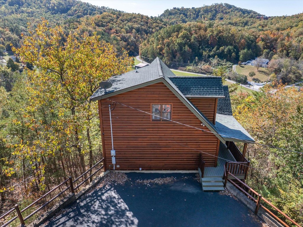 Sevierville, Tennessee, 37862, United States, 3 Bedrooms Bedrooms, ,3 BathroomsBathrooms,Residential,Forsale,1988739