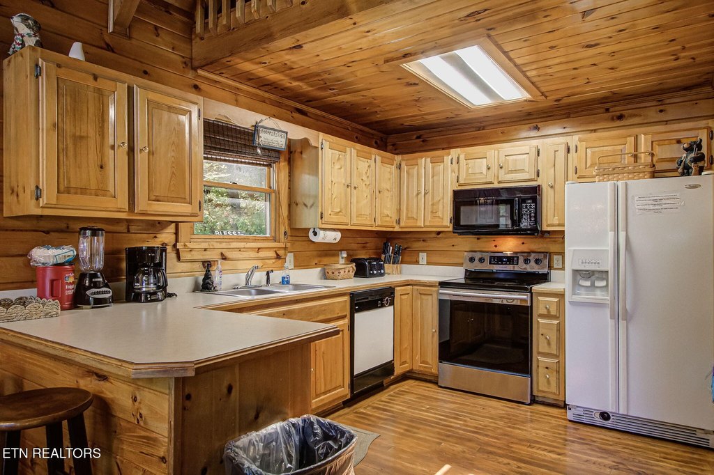 Sevierville, Tennessee, 37862, United States, 2 Bedrooms Bedrooms, ,3 BathroomsBathrooms,Residential,Forsale,1973611