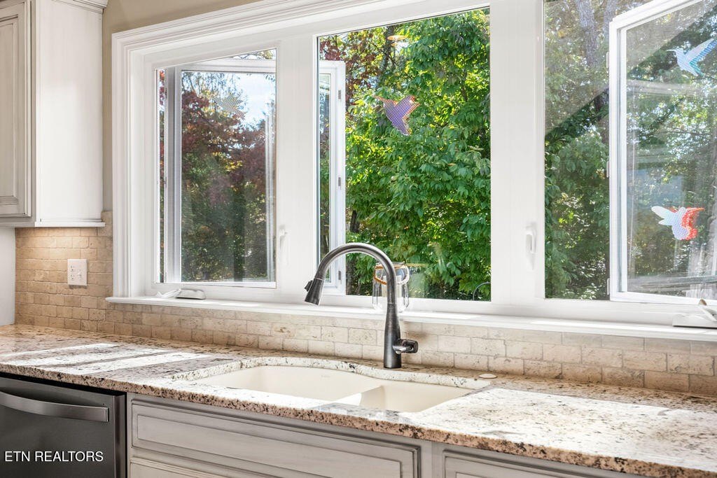 Loudon, Tennessee, 37774, United States, 3 Bedrooms Bedrooms, ,2 BathroomsBathrooms,Residential,Forsale,1999458